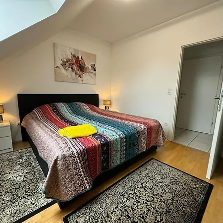 Grosszuegige Mit Parkplatz *