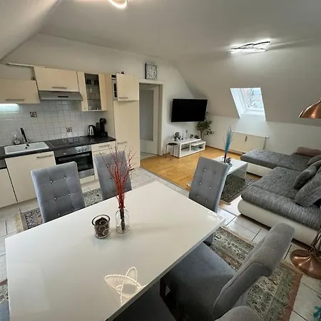 Grosszuegige Mit Parkplatz Appartement