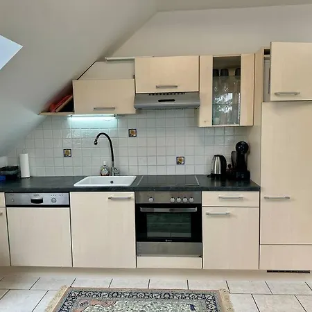 Grosszuegige Mit Parkplatz *