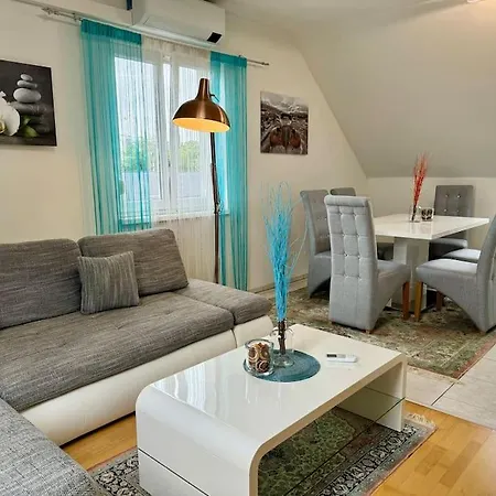 Grosszuegige Mit Parkplatz *