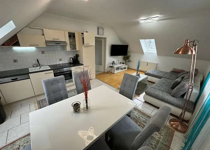 Grosszuegige Mit Parkplatz Appartamento